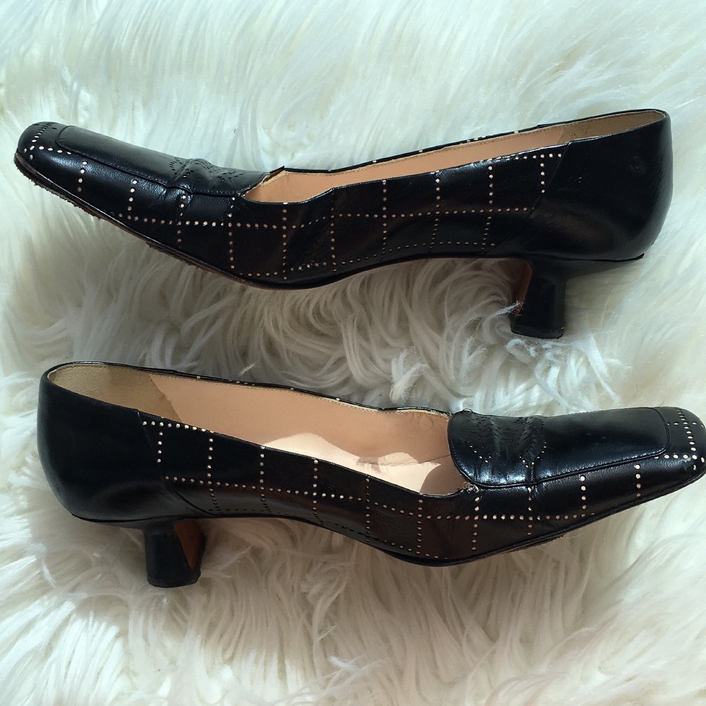 Authentic Chanel CC Logo Black Leather Heels - Picture 3 of 16
